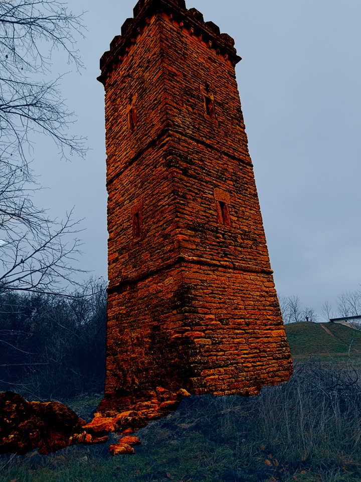 Tour d'Aggée (2001)